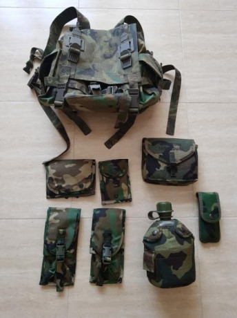 Cubiertos (Usados)  con funda verde: 17 envio incluido correo certificado

Lote de mochila de combate 01