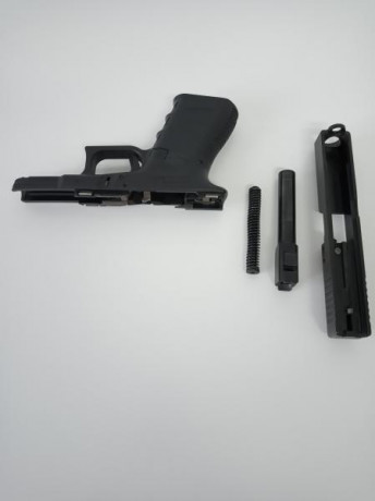  VENDIDA   Pistola Glock 19, 3ª Generacion con Caja y dos gargadores
Se vende por haber adquirido una 01