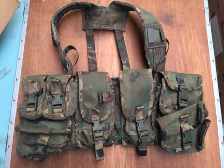 Vendo varios artículos relacionados con la legion, cartucheras de cuero cetme c muy deteriorada 3 euros, 11