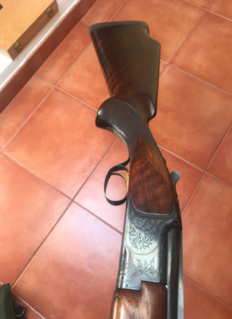 Vendo escopeta de plato/trap miroku 800 calibre 12. Tiene choques de 1 y 2 estrellas, cañón de 74 centímetros, 02