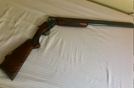 Vendo escopeta de plato/trap miroku 800 calibre 12. Tiene choques de 1 y 2 estrellas, cañón de 74 centímetros, 00