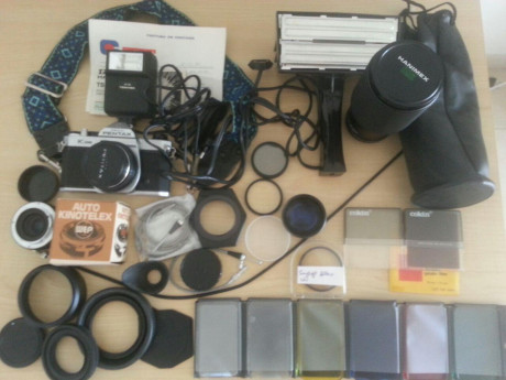 Vendo este conjunto de camara analogica Pentax y diferentes accesorios, todos en buen estado y funcionamiento 21