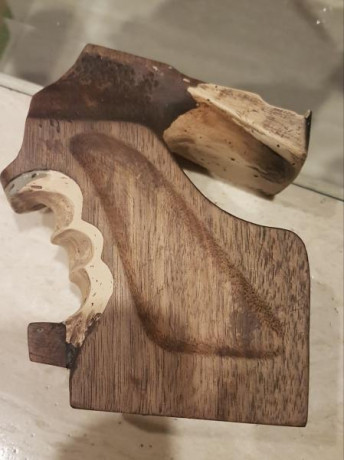 Buenas a todos,

Pues eso, que vendo cacha para pistola Steyr modelo LP10 talla XS y retocada con masilla 01