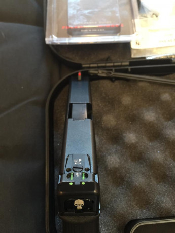 Glock 19 , 3 generación todo 400 euros. Comprada el año pasado en Armería y disponible factura. Extras; 01