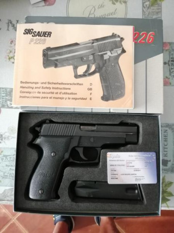P226 EN PERFECTO FUNCIONAMIENTO, CON 3 CARGADORES, ESTUCHE Y LIBRO ORIGINAL, SOLO TIENE UNOS PEQUEÑOS 02