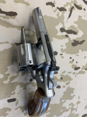 *Revólver Smith & Wesson 3”*

Un amigo vende este fantástico revólver S&W de 3”

Calibre: .357 01