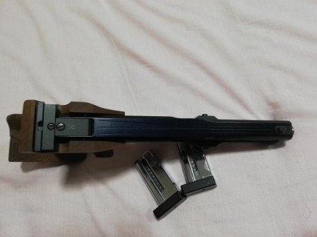 Vendo morini CM22 absolutamente impoluta, cacha M sin ningun retoque, la pistola tiene un año, comprada 00