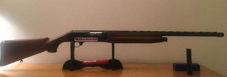 Vendo escopeta segunda mano  BENELLI 121 
Calibre 12.
Polichoque de tres estrellas y protector de rosca.
Largo 02