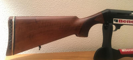 Vendo escopeta segunda mano  BENELLI 121 
Calibre 12.
Polichoque de tres estrellas y protector de rosca.
Largo 01