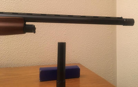 Vendo escopeta segunda mano  BENELLI 121 
Calibre 12.
Polichoque de tres estrellas y protector de rosca.
Largo 00