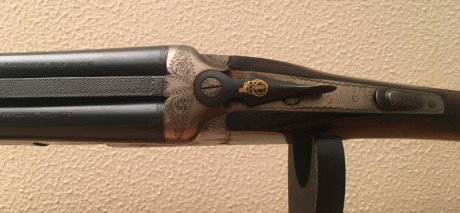 Vendo escopeta segunda mano paralela  marca AYA 
 Calibre 14mm  (32-65) 
Largo cañones 70 cm.
Extractora.
Muy 00