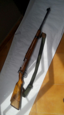 Buenos días.
A la venta un Mauser Radom de los traidos en la Guerra Civil. En su día le retocaron la madera 02