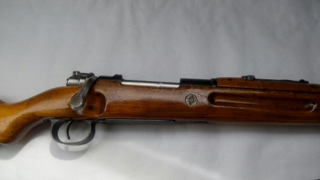 Buenos días.
A la venta un Mauser Radom de los traidos en la Guerra Civil. En su día le retocaron la madera 00