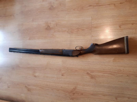 superpuesta ZABALA, calibre 12, buena calidad de aceros y ajustes. Cañones de 70 cm con 1*/3*, recamaras 02