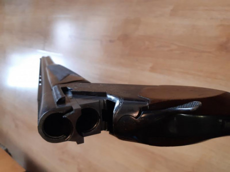 superpuesta ZABALA, calibre 12, buena calidad de aceros y ajustes. Cañones de 70 cm con 1*/3*, recamaras 01