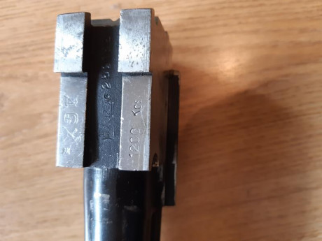 superpuesta ZABALA, calibre 12, buena calidad de aceros y ajustes. Cañones de 70 cm con 1*/3*, recamaras 00