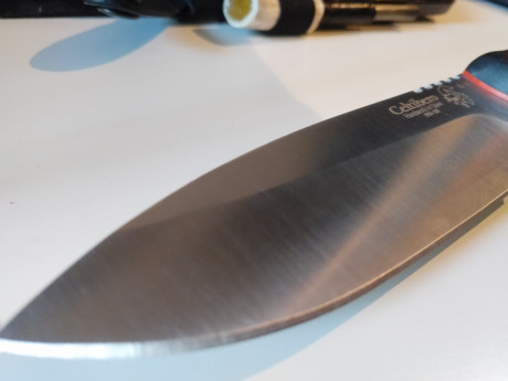 Vendo J&V Celtíbero en G-10 negro con funda de cordura, totalmente nuevo a estrenar, no ha cortado 01