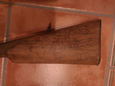 Vendo escopeta paralela calibre 12 marca Victor Sarasketa en muy buen estado. Tiene en la culata grabados 20