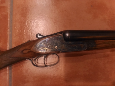 Vendo escopeta paralela calibre 12 marca Victor Sarasketa en muy buen estado. Tiene en la culata grabados 30