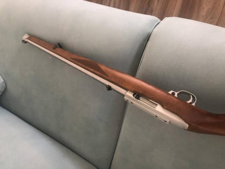 Buenas pongo a la venta una rareza única . Se trata de una Ruger 10/22 stützen o caja larga e inoxidable 01