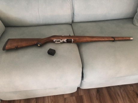 Buenas pongo a la venta una rareza única . Se trata de una Ruger 10/22 stützen o caja larga e inoxidable 10
