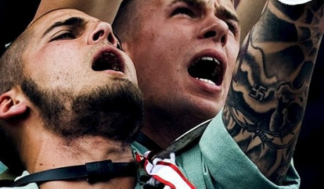 Esta foto no tiene sentido se trata de una don nadie que ha matado a un niño, no es el jefe de la mafia 40