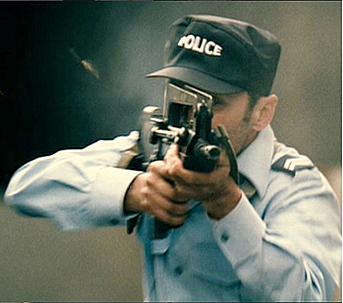 Compañeros,

En vista de las ganas de algunos (Elcafe, Wilcow, Vrakk, etc) por adivinar armas de películas 40