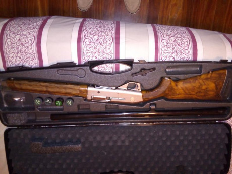 Escopeta de caza Browning, made in Herstal año 1977. Peso: 3,240kg. El conjunto báscula-culata, prácticamente 91