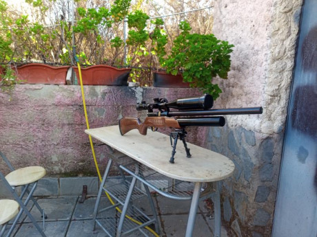 buenas a todos
se vende la cometa lynx v10 5,5,,,,,tiene 26 meses,,,,el que quiera probarlo, lo puede 02
