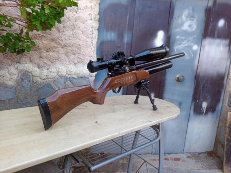 buenas a todos
se vende la cometa lynx v10 5,5,,,,,tiene 26 meses,,,,el que quiera probarlo, lo puede 01