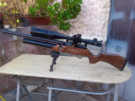 buenas a todos
se vende la cometa lynx v10 5,5,,,,,tiene 26 meses,,,,el que quiera probarlo, lo puede 00
