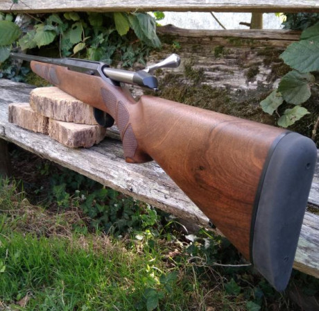 Buenas..se vende tikka t3 hunter fluted barrel en calibre 30 06..el rifle está practicamente nuevo..tiene 01