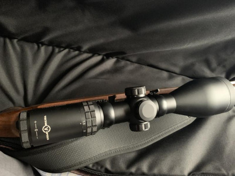 Pues me acaban de regalar otro visor y este que esta montado en un 9,3x62  es de tubo de 30 mm y retícula 00