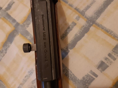 Carabina 22 lr semiautomatica BRNO, md. 581.  Cargador de 8 cartuchos. Arma de calidad. Muy buen estado 01