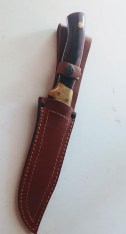 REBAJADO Vendo cuchillo de monte marca, El Gran Cazador, mide 18 cm. de hoja y 32 cm. en total, con funda 00