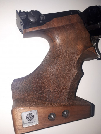VENDIDA!
Hola a todo@s... 
 
Un compañero del club vende una cacha talla M para una Steyr LP10 y LP50. 11