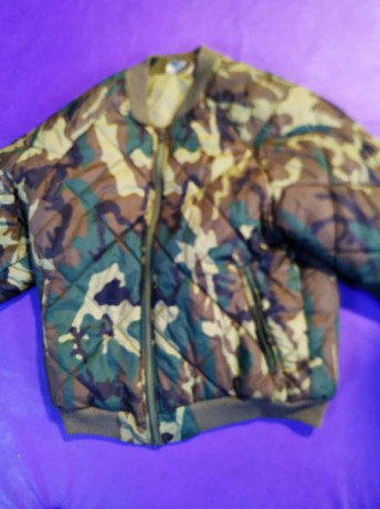 Vendo esta bomber dej ejercito español, esta nueva o como nueva, es una talla 2.
El precio es de 20 euros 02