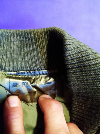 Vendo esta bomber dej ejercito español, esta nueva o como nueva, es una talla 2.
El precio es de 20 euros 01