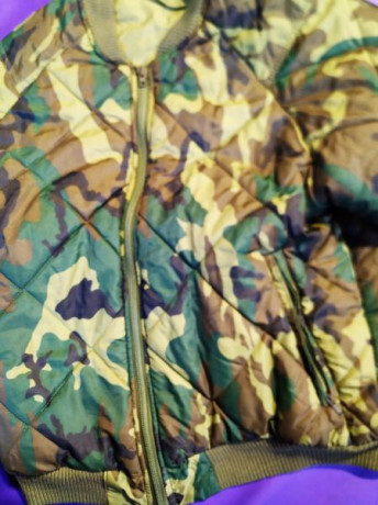 Vendo esta bomber dej ejercito español, esta nueva o como nueva, es una talla 2.
El precio es de 20 euros 00