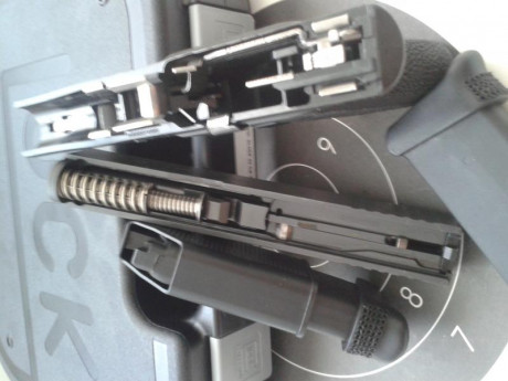 HOLA:
Vendo GLOCK 43 calibre 9 Parabellum.
El arma está  NUEVA .Comprada en Febrero de este año.Con unos 11