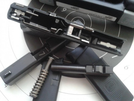 HOLA:
Vendo GLOCK 43 calibre 9 Parabellum.
El arma está  NUEVA .Comprada en Febrero de este año.Con unos 20