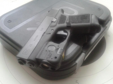 HOLA:
Vendo GLOCK 43 calibre 9 Parabellum.
El arma está  NUEVA .Comprada en Febrero de este año.Con unos 42