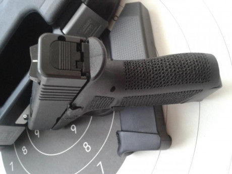 HOLA:
Vendo GLOCK 43 calibre 9 Parabellum.
El arma está  NUEVA .Comprada en Febrero de este año.Con unos 40