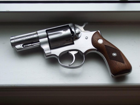 Me pide un amigo que ponga en venta esta maravilla ,revolver Ruger speedsix cal 38 especial + p  guiado 00