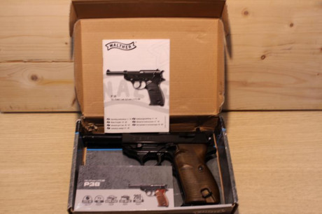 Calibre 4,5 (.177)  de CO2 (12g)
 blowback full metal 
cargador 20 BB
Fabricada por Walther
Muy cuidada 02