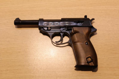 Calibre 4,5 (.177)  de CO2 (12g)
 blowback full metal 
cargador 20 BB
Fabricada por Walther
Muy cuidada 01