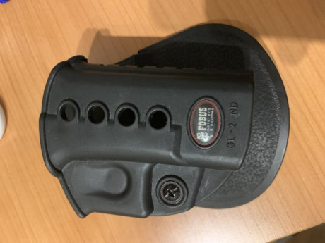 - Tres fundas, la táctica es para Glock 19, 23 y 32.
- Acople linterna/láser (válido para Glock 17, 19, 01