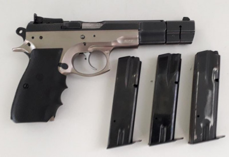 Se vende pistola CZ 75 Sport 6" de acero con cañón poligonal y contrapeso, amortiguador de retroceso 00