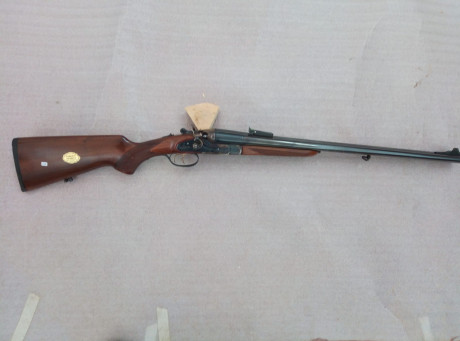 Se vende rifle express prácticamente nuevo con perrillos . Todo un clásico . Precio 1900 euros. Llamar 01