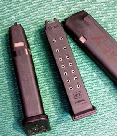 Se vende lote Glock 17 de 2ª generación, (Vendida), armero UNE-EN 1143-1-98, para tres armas cortas y 152